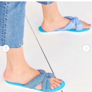 Urban outfitters puffy slides